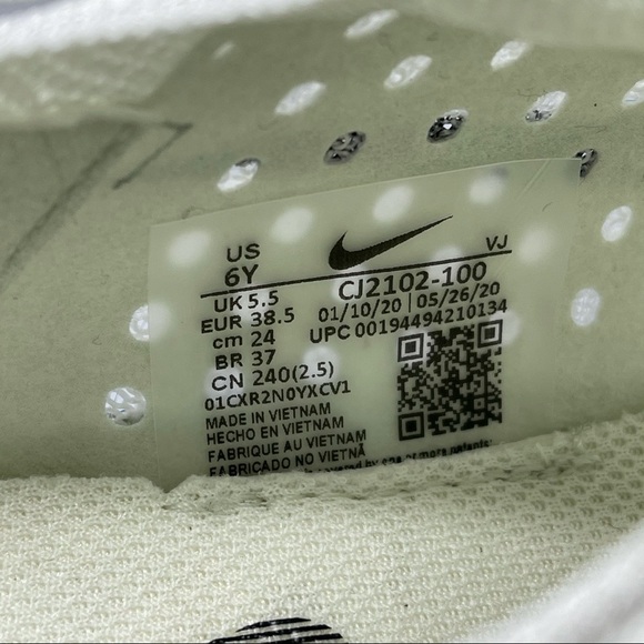 NEW Nike Air Zoom Tempo Flyknit GS Running Shoe - Picture 12 of 13